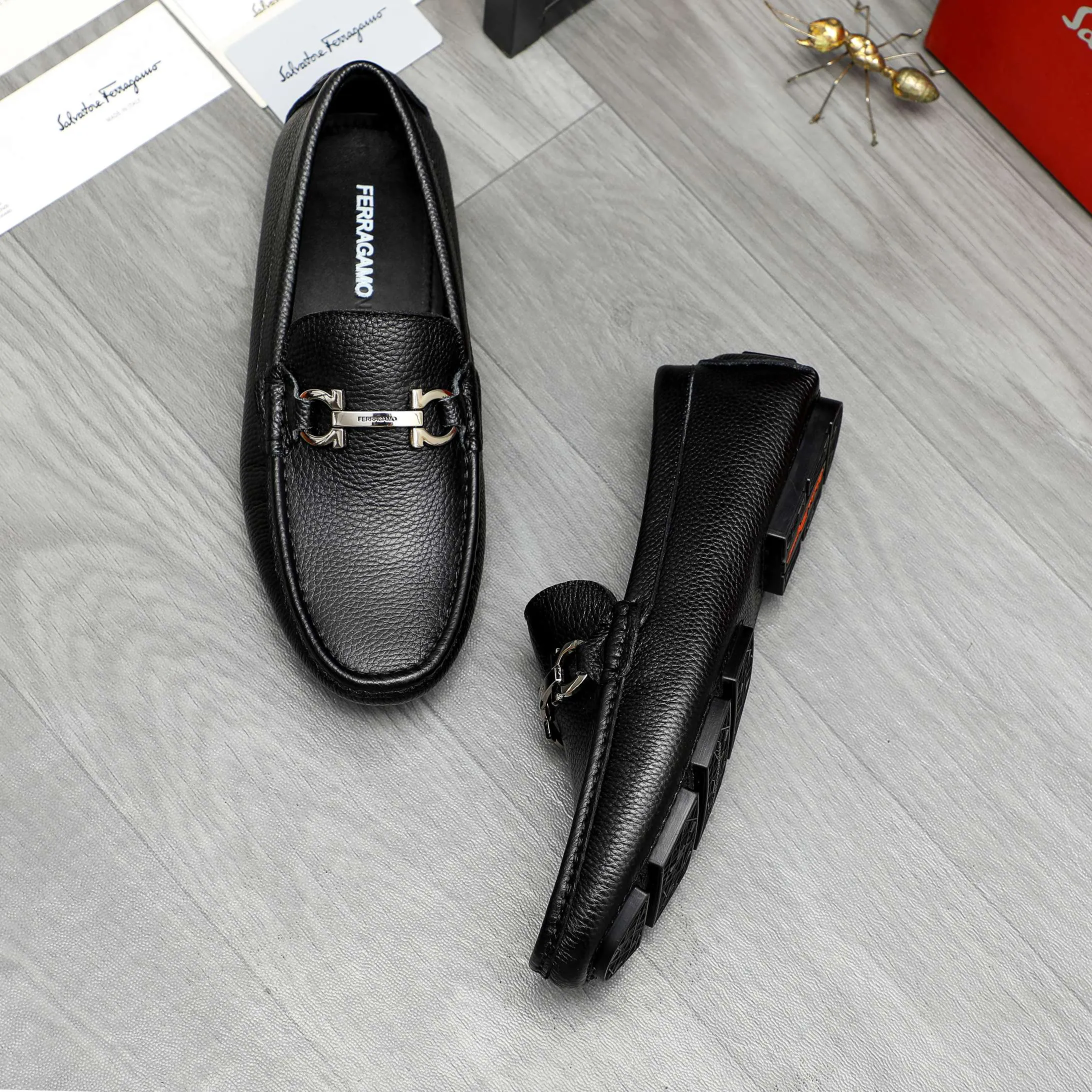 Men's shoes 💰420 Product trademark: Ferragamo "Ferragamo" business casual slip-on shoes Regular size: 38-46 (45.46 is custom-made and non-returnable) Product materials: Selected pebbled cowhide upper, sheepskin lining, original rubber outsole